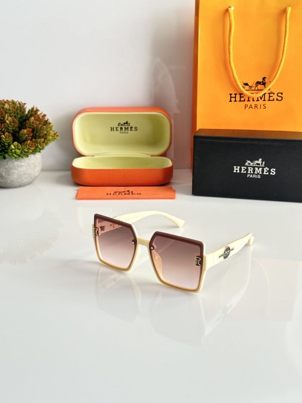 Hermes WMNS 23010 Cream Pink