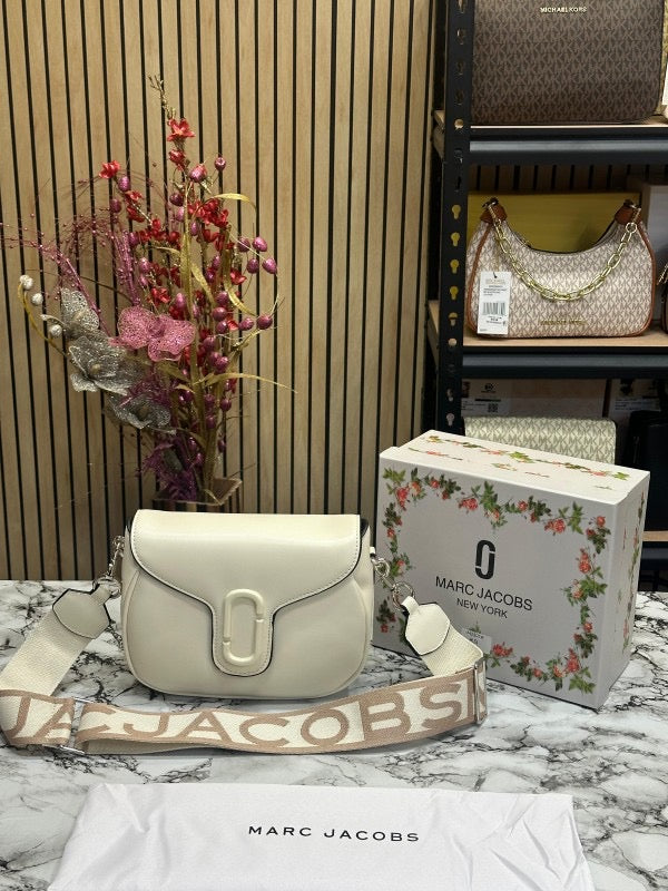 MARC JACOBS PILLOWSNAPSHOT WITH OG BOX AND DUST BAG