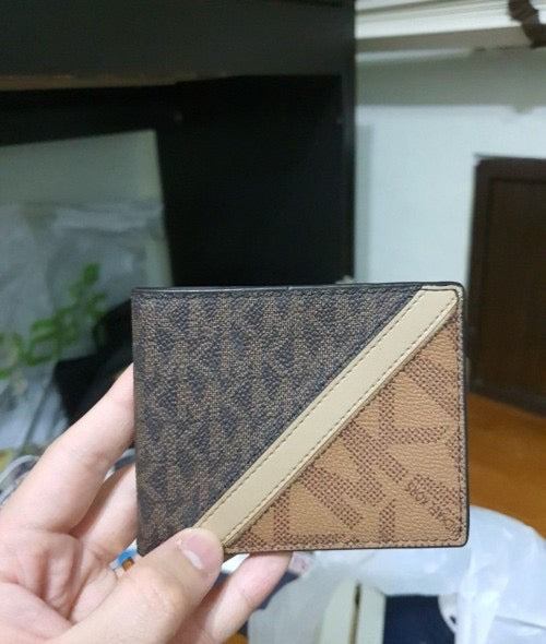 Michae l kors wallet with ogbox